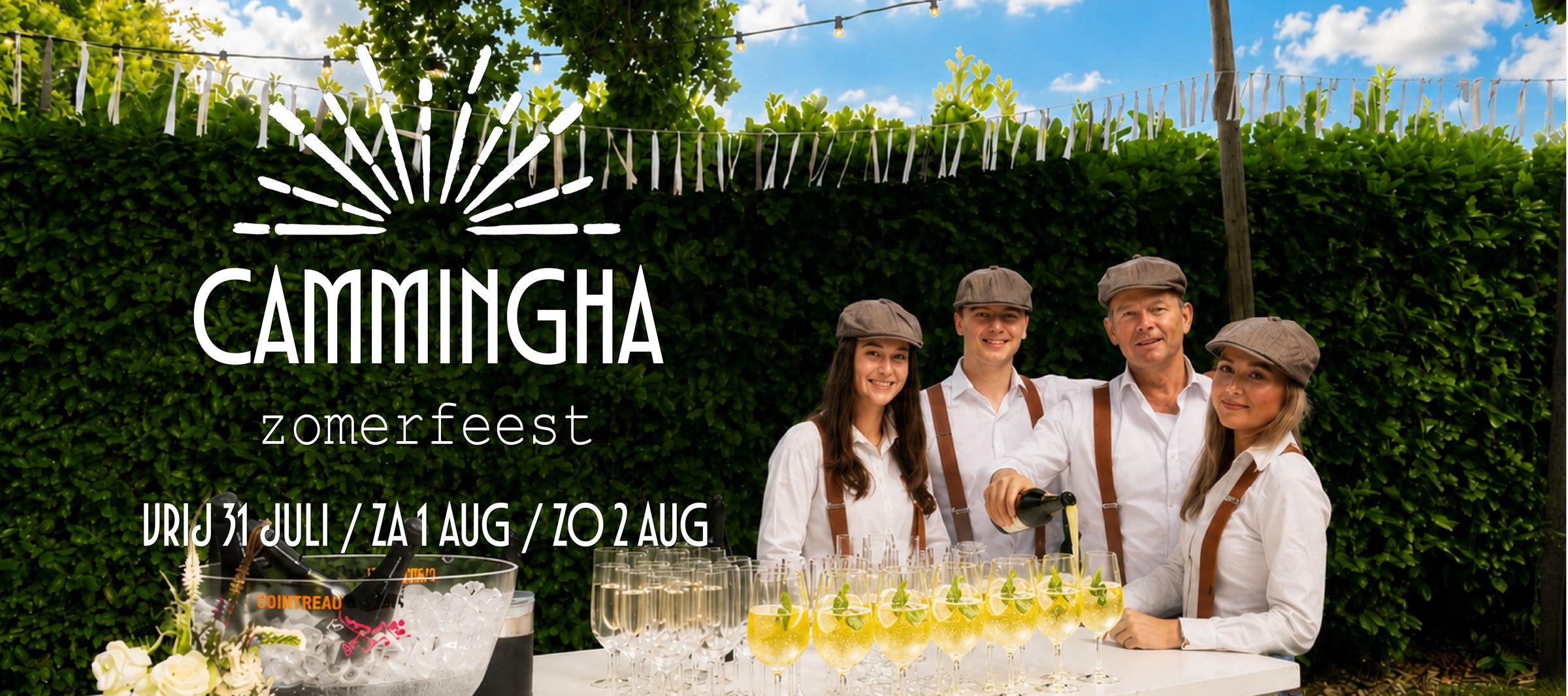Cammingha Zomerfeest — gekostumeerde gastheren en gastvrouwen schenken champagne onder de zomerse tuinhaag